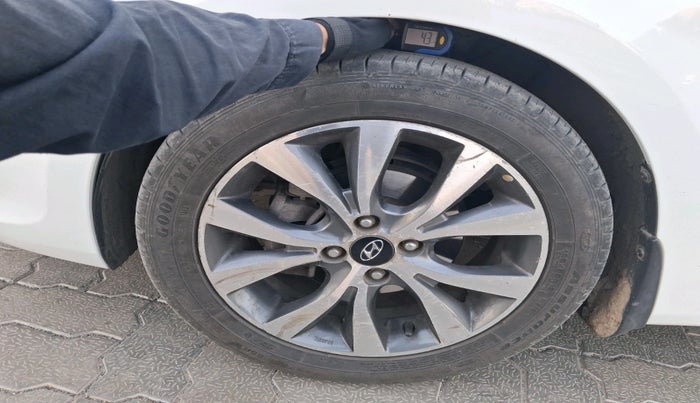 2013 Hyundai Verna FLUIDIC 1.6 CRDI SX AT, Diesel, Automatic, 1,26,433 km, tyre