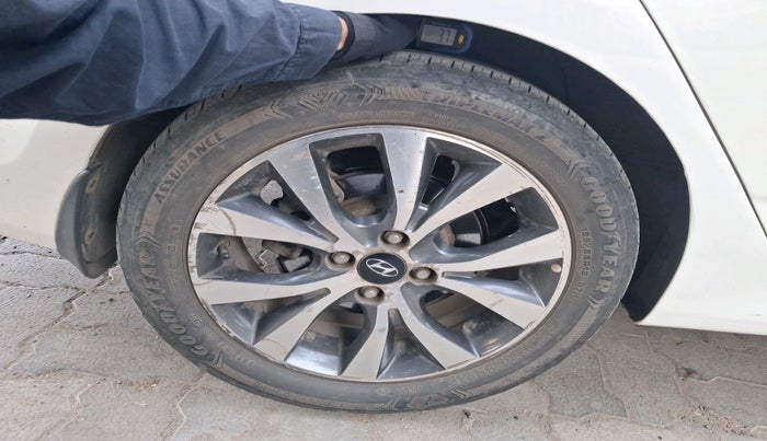 2013 Hyundai Verna FLUIDIC 1.6 CRDI SX AT, Diesel, Automatic, 1,26,433 km, tyre