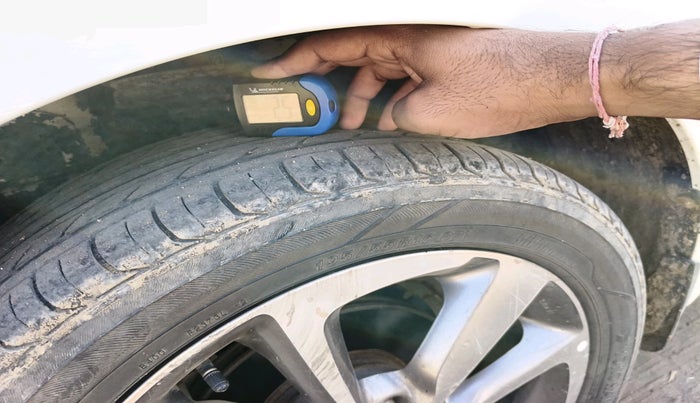 2015 Hyundai i20 SPORTZ 1.4 AT, Petrol, Automatic, 99,633 km, tyre