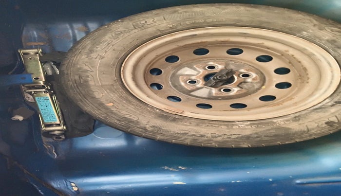 2016 Hyundai Eon ERA +, Petrol, Manual, 31,046 km, tyre