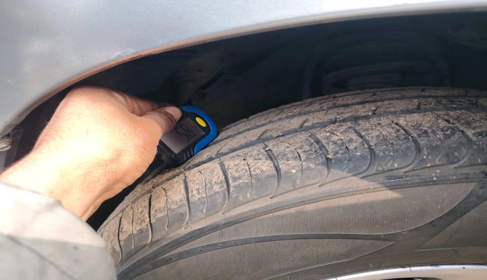 2019 Toyota Innova Crysta 2.4 G 8 STR, Diesel, Manual, 1,54,990 km, tyre