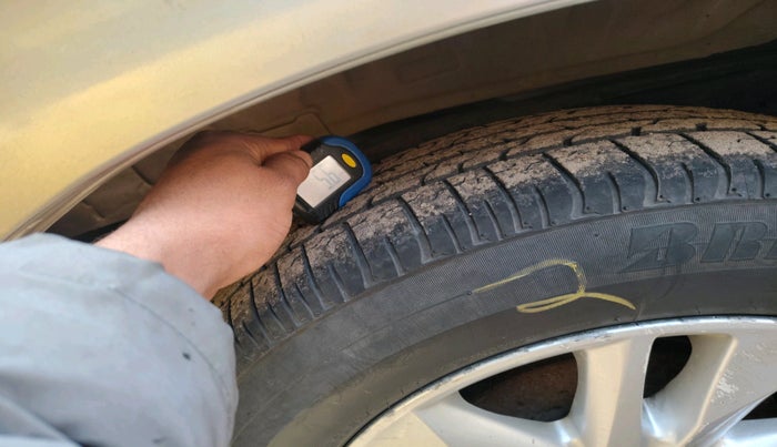 2019 Toyota Innova Crysta 2.4 G 8 STR, Diesel, Manual, 1,54,990 km, tyre