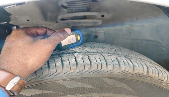 2011 Maruti Swift VXI, Petrol, Manual, 72,593 km, tyre