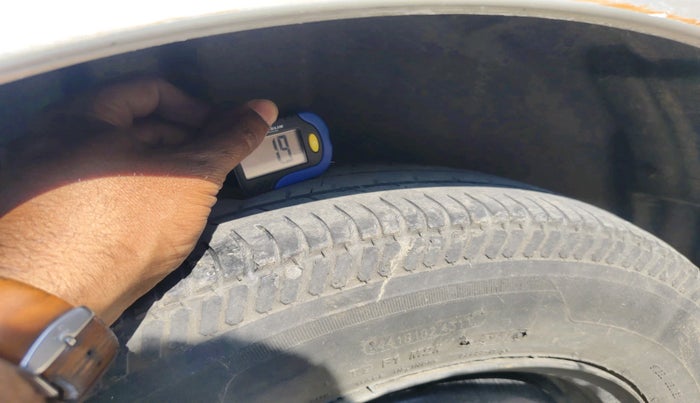 2011 Maruti Swift VXI, Petrol, Manual, 72,593 km, tyre