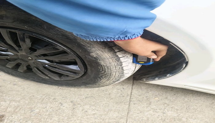 2016 Maruti Swift VXI, Petrol, Manual, 1,15,000 km, tyre