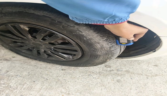 2016 Maruti Swift VXI, Petrol, Manual, 1,15,000 km, tyre