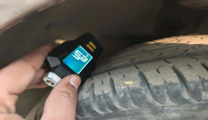 2017 Maruti Dzire VXI, Petrol, Manual, 52,662 km, tyre