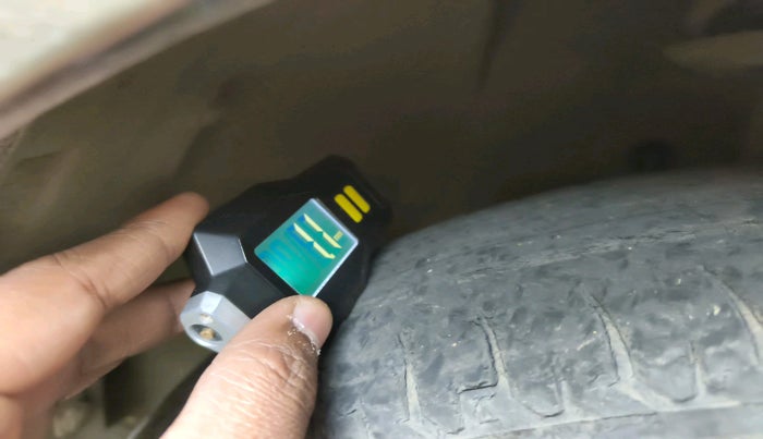 2017 Maruti Dzire VXI, Petrol, Manual, 52,662 km, tyre