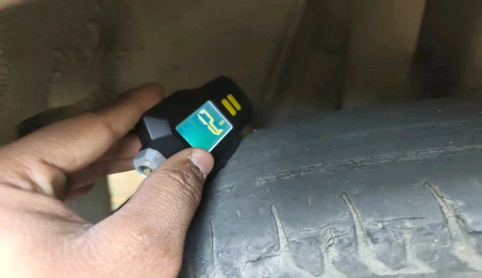 2017 Maruti Dzire VXI, Petrol, Manual, 52,662 km, tyre