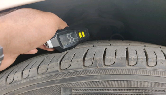 2012 Audi Q7 3.0 TDI QUATTRO, Diesel, Automatic, 1,49,219 km, tyre