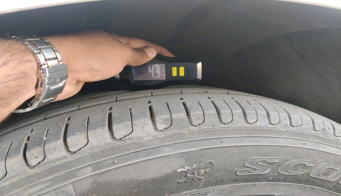 2012 Audi Q7 3.0 TDI QUATTRO, Diesel, Automatic, 1,49,219 km, tyre