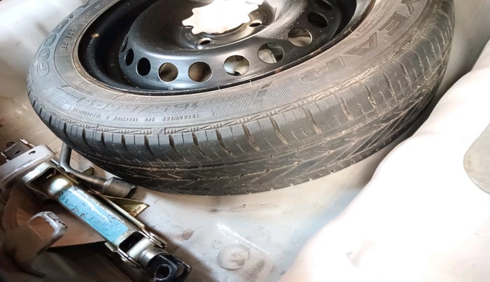 2017 Hyundai Grand i10 ASTA U2 1.2 CRDI, Diesel, Manual, 59,382 km, tyre