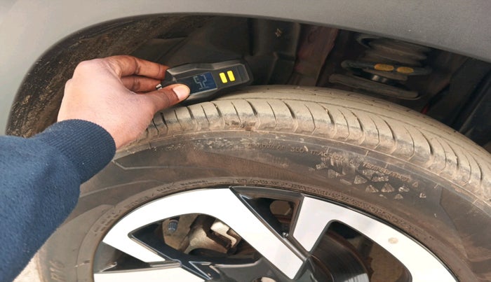 2023 Nissan MAGNITE XV MT, Petrol, Manual, 15,177 km, tyre