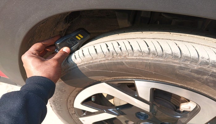 2023 Nissan MAGNITE XV MT, Petrol, Manual, 15,177 km, tyre