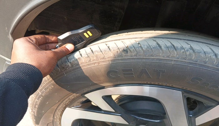 2023 Nissan MAGNITE XV MT, Petrol, Manual, 15,177 km, tyre