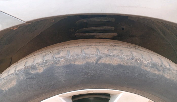 2011 Chevrolet Captiva LT, Diesel, Manual, 1,19,340 km, tyre