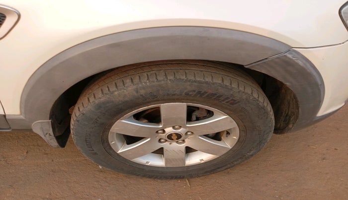 2011 Chevrolet Captiva LT, Diesel, Manual, 1,19,340 km, tyre