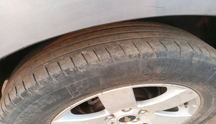 2011 Chevrolet Captiva LT, Diesel, Manual, 1,19,340 km, tyre