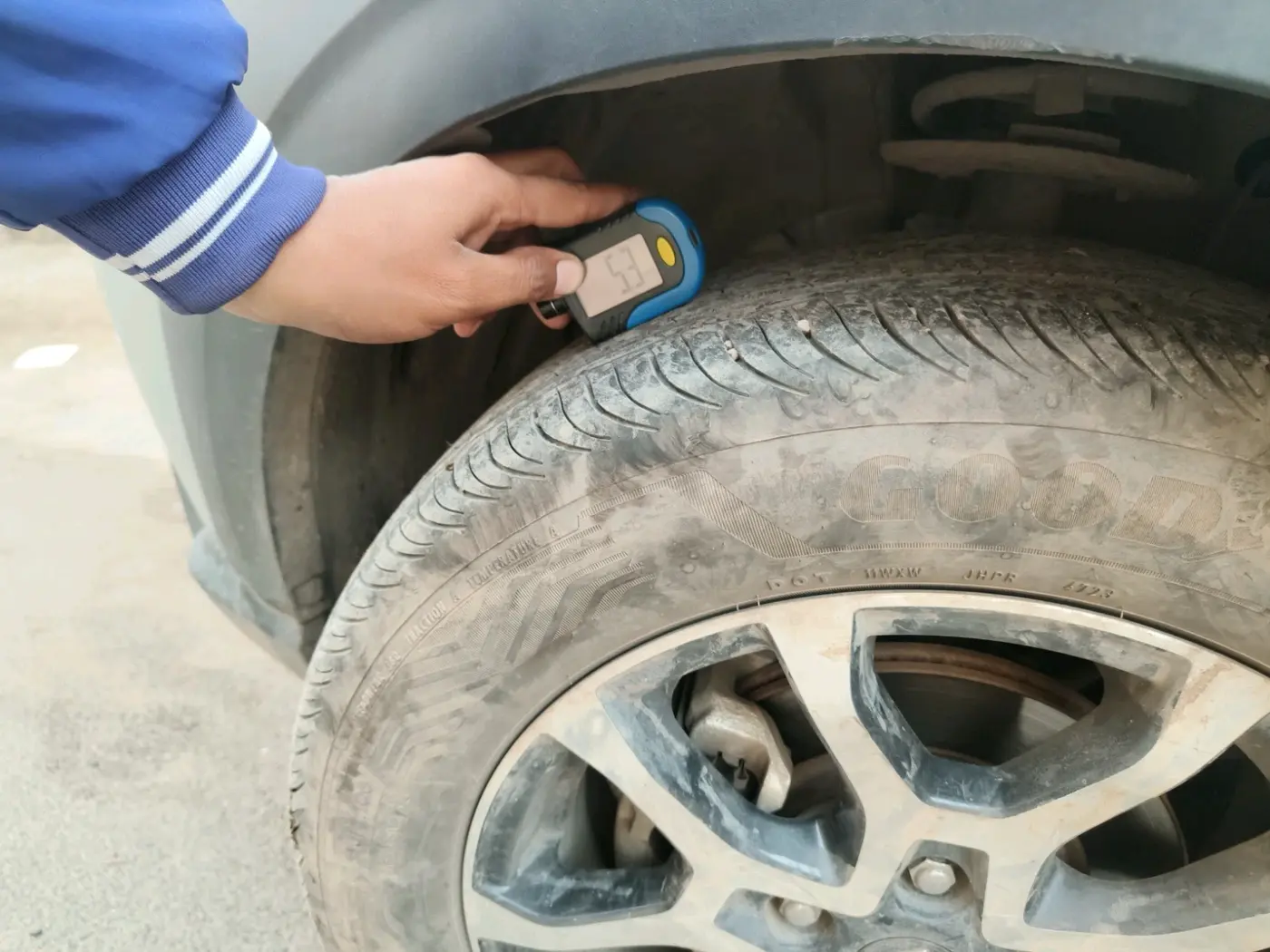 2024 Maruti XL6 ZETA CNG, CNG, Manual, 29,315 km, tyre