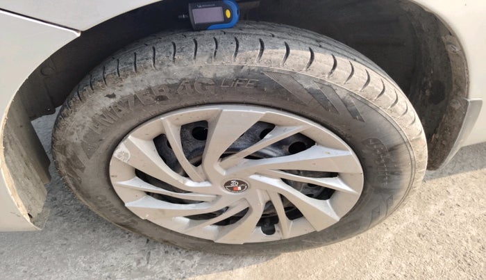 2015 Maruti Wagon R 1.0 VXI, Petrol, Manual, 49,910 km, tyre