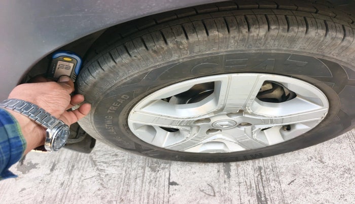 2022 Renault TRIBER RXT, Petrol, Manual, 1,55,132 km, tyre