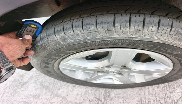 2022 Renault TRIBER RXT, Petrol, Manual, 1,55,132 km, tyre