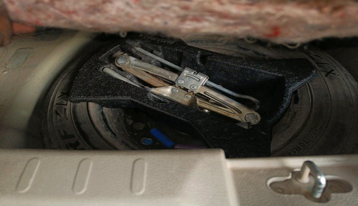 2015 Maruti Celerio VXI AMT, Petrol, Automatic, 1,35,249 km, tyre