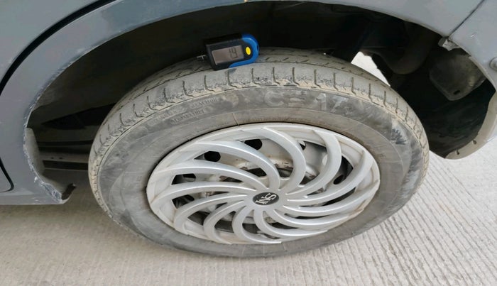 2017 Maruti Wagon R 1.0 LXI CNG, Petrol, Manual, 93,973 km, tyre