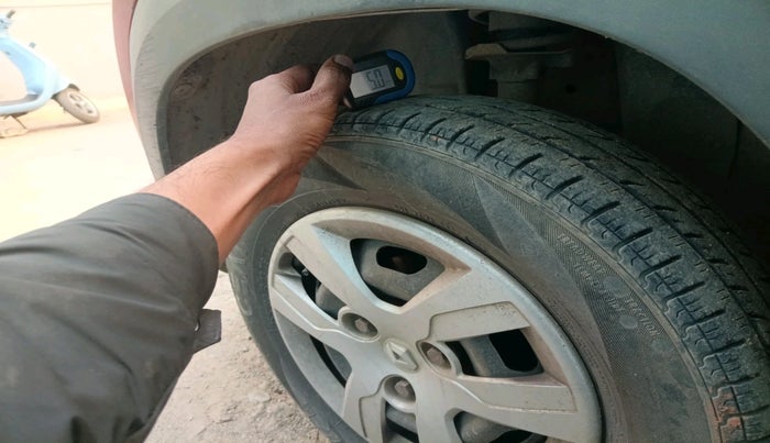 2016 Renault Kwid RXT 0.8, Petrol, Manual, 31,605 km, tyre