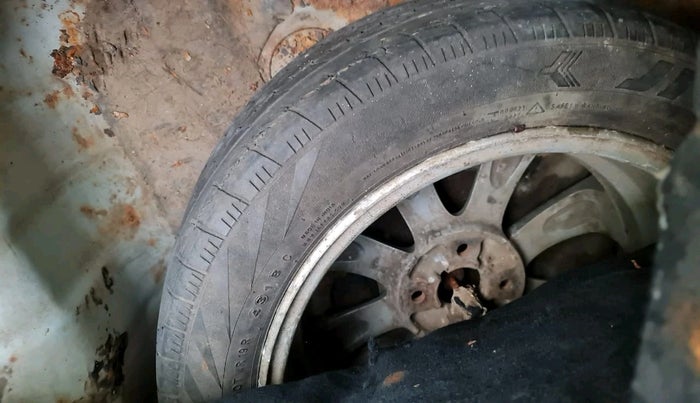 2011 Hyundai Verna FLUIDIC 1.6 CRDI SX, Diesel, Manual, 93,826 km, tyre