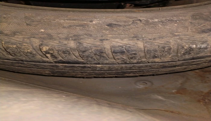 2012 Hyundai i10 SPORTZ 1.2, Petrol, Manual, 1,33,101 km, tyre