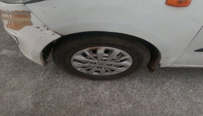 2015 Hyundai i10 MAGNA 1.1, Petrol, Manual, 1,00,830 km, tyre