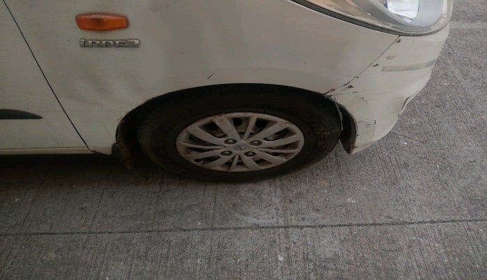 2015 Hyundai i10 MAGNA 1.1, Petrol, Manual, 1,00,830 km, tyre