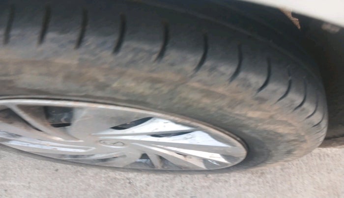 2017 Maruti Ertiga VXI CNG, Petrol, Manual, 1,34,927 km, tyre