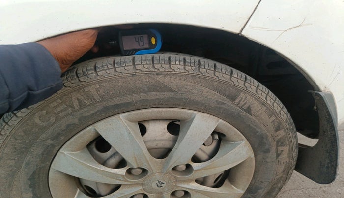 2015 Hyundai Eon ERA +, Petrol, Manual, 1,23,398 km, tyre