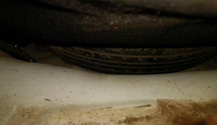 2015 Hyundai Eon ERA +, Petrol, Manual, 1,23,398 km, tyre