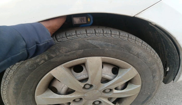 2015 Hyundai Eon ERA +, Petrol, Manual, 1,23,398 km, tyre