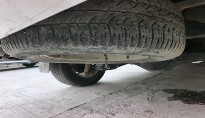 2014 Toyota Innova 2.5 VX 7 STR, Diesel, Manual, 1,80,410 km, tyre