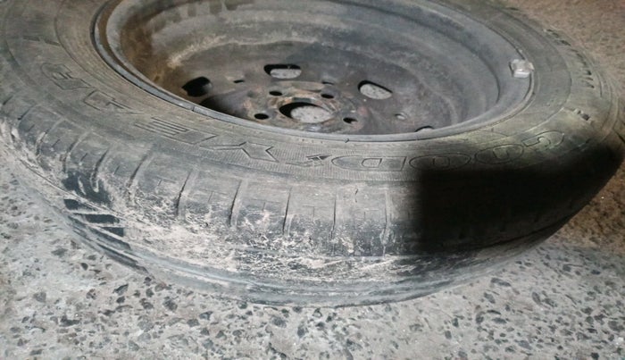 2017 Volkswagen Polo COMFORTLINE 1.2L, Petrol, Manual, 1,00,541 km, tyre