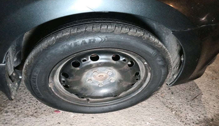 2017 Volkswagen Polo COMFORTLINE 1.2L, Petrol, Manual, 1,00,541 km, tyre