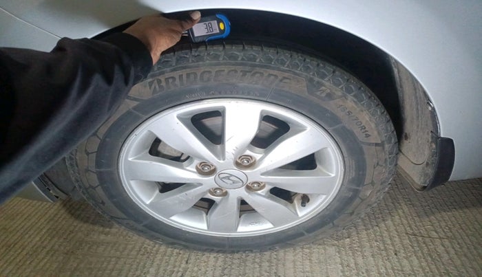 2015 Hyundai Xcent S (O) 1.2, Petrol, Manual, 1,08,769 km, tyre