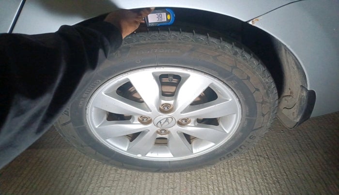 2015 Hyundai Xcent S (O) 1.2, Petrol, Manual, 1,08,769 km, tyre