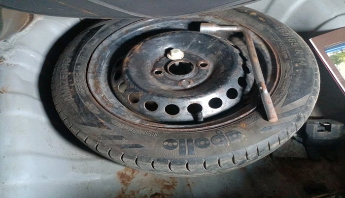 2015 Hyundai Xcent S (O) 1.2, Petrol, Manual, 1,08,769 km, tyre