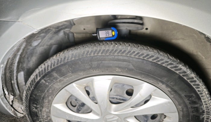 2017 Maruti Swift VXI, Petrol, Manual, 49,899 km, tyre