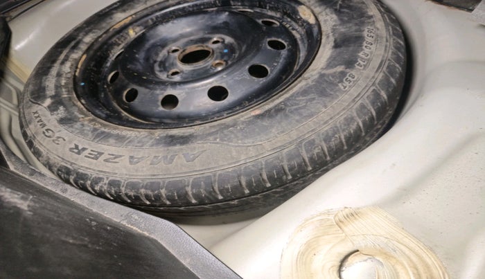 2017 Maruti Swift VXI, Petrol, Manual, 49,899 km, tyre