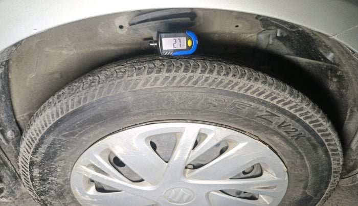 2017 Maruti Swift VXI, Petrol, Manual, 49,899 km, tyre