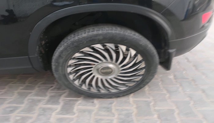 2020 Tata Harrier XZA PLUS 2.0L, Diesel, Automatic, 1,02,740 km, tyre