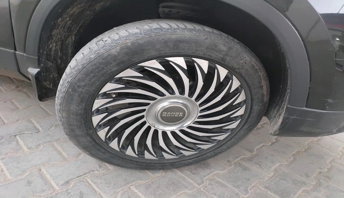 2020 Tata Harrier XZA PLUS 2.0L, Diesel, Automatic, 1,02,740 km, tyre