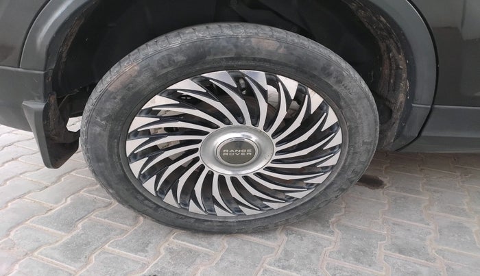 2020 Tata Harrier XZA PLUS 2.0L, Diesel, Automatic, 1,02,740 km, tyre