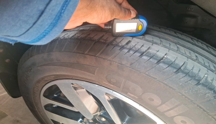 2020 Tata Harrier XZA PLUS 2.0L, Diesel, Automatic, 26,739 km, tyre